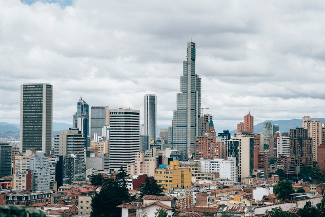 Respuestas de instituciones financieras a los impactos del COVID-19 en el sector privado en América Latina