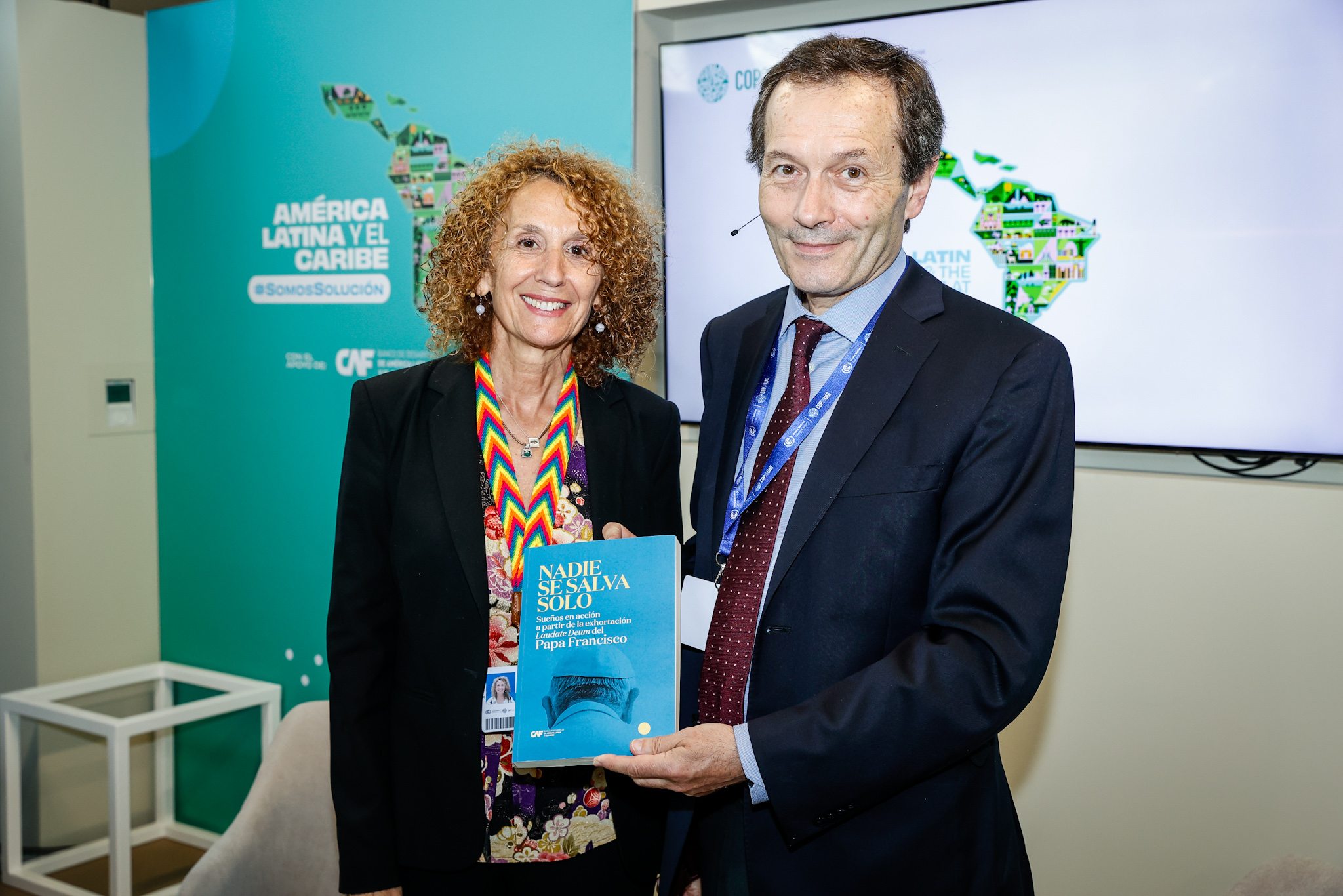Presentan el libro “Nadie se salva solo” en la COP28