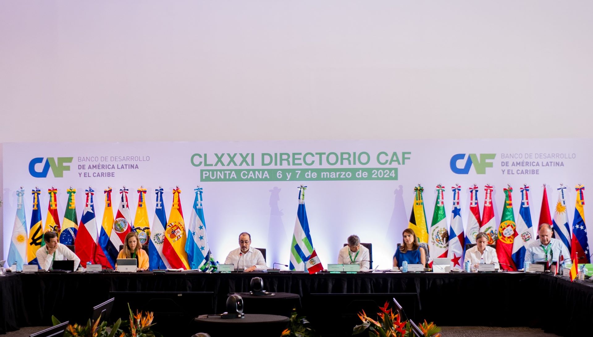 CAF aprova US$ 1,14 bilhão em créditos e expande presença no Caribe