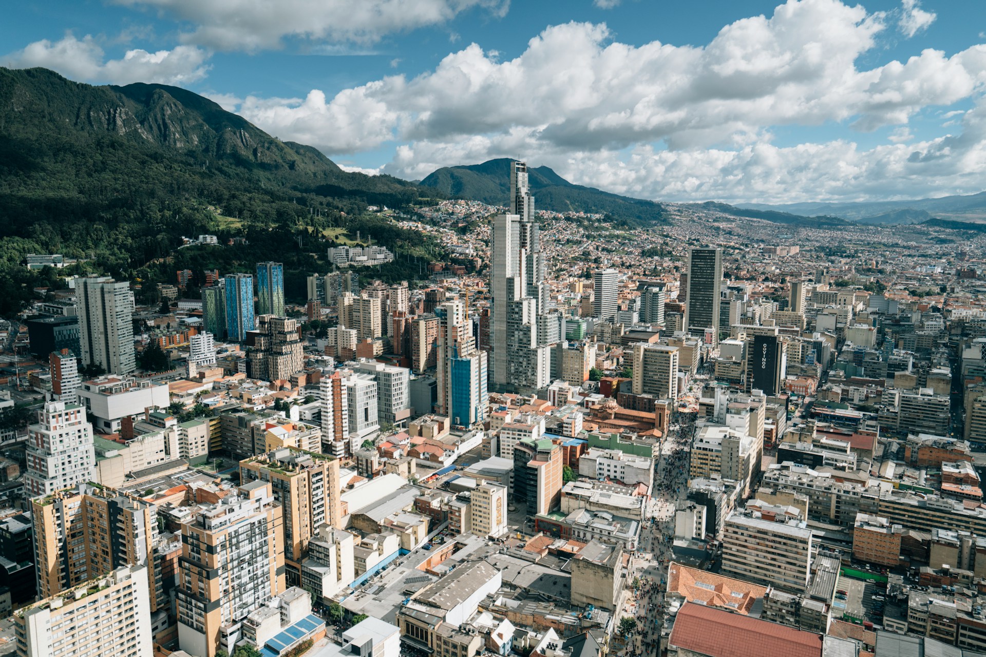 Concurso de Diseño y Construcción: Edificio CAF Colombia Concurso de Diseño y Construcción: Edificio CAF Colombia
