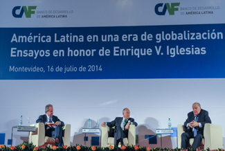 CAF presentó libro en honor de Enrique Iglesias en Uruguay