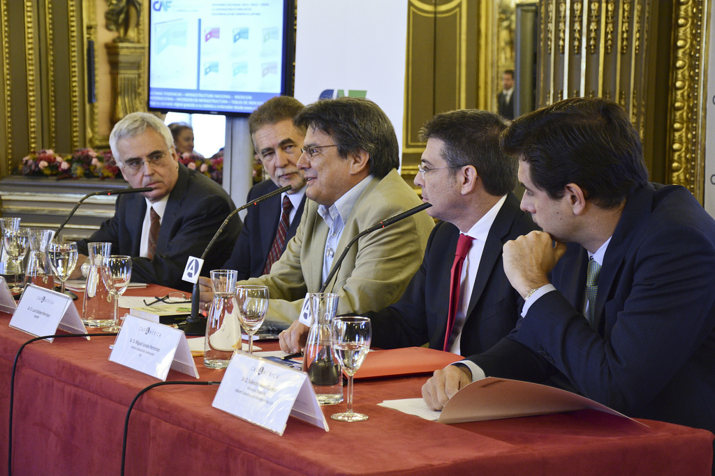 Empresas españolas reciben apoyo en proyectos latinoamericanos de infraestructura