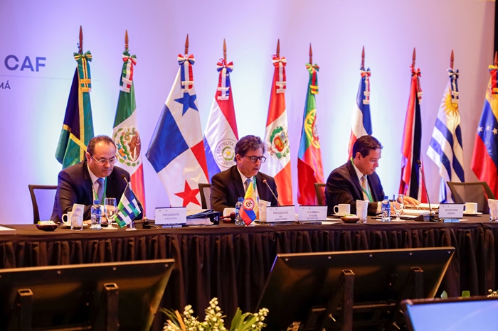 CAF contribuye con México en sus esfuerzos de mejora regulatoria CAF contribuye con México en sus esfuerzos de mejora regulatoria