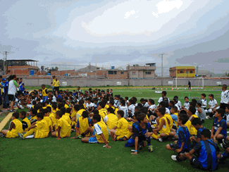 350 niños convivieron por la paz en La Dolorita