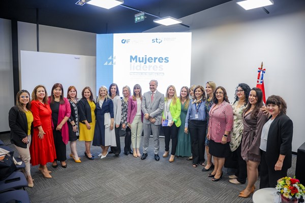 CAF y STP concluyen programa de mentorías Mujeres Líderes en Paraguay