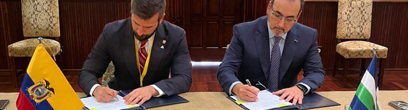 CAF y el Gobierno de Ecuador firman contrato de préstamo por USD 200