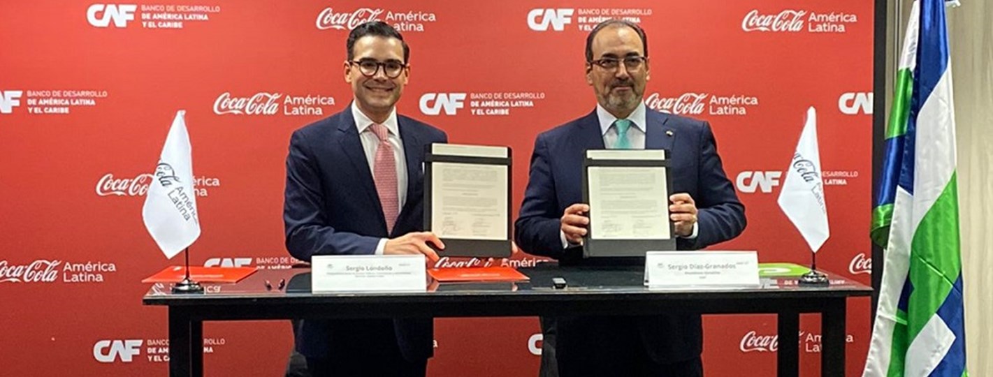 CAF y Coca-Cola firman acuerdo para impulsar el desarrollo sostenible