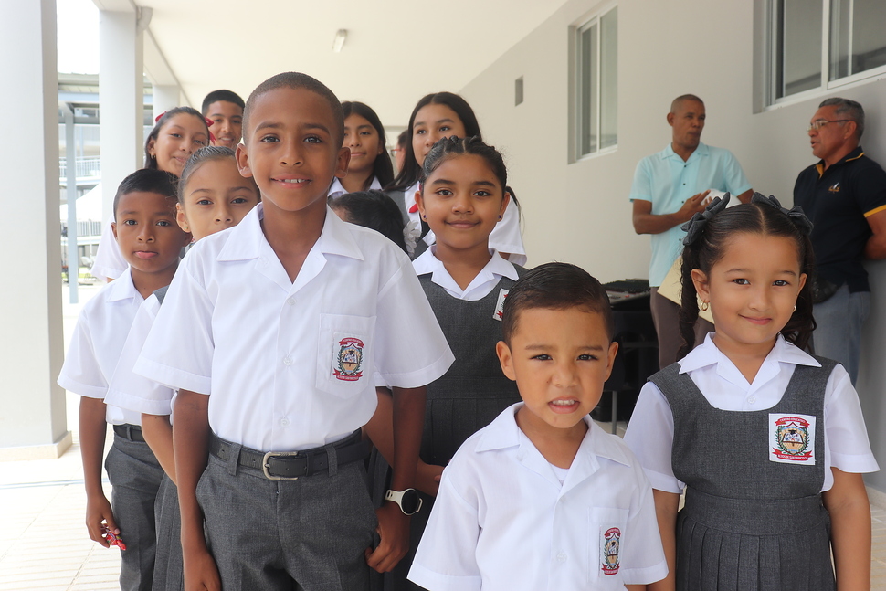 Más de 2.600 estudiantes estrenan colegio en Panamá con apoyo de CAF