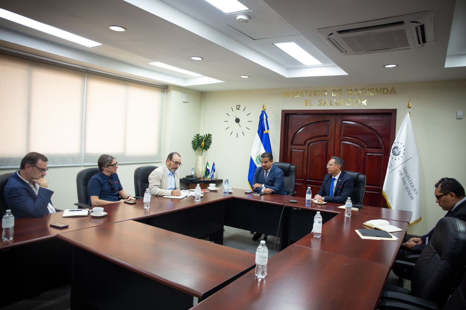 CAF se consolida como aliado del desarrollo sostenible en El Salvador