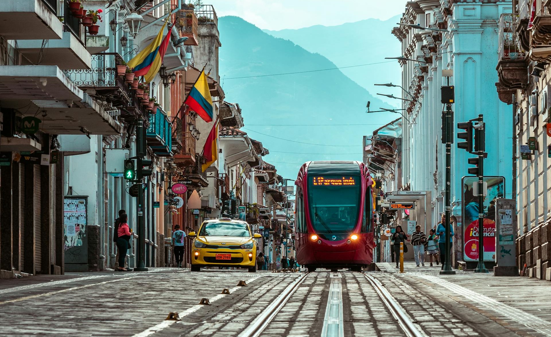 KSP y CAF impulsarán soluciones de movilidad inteligente para Cuenca