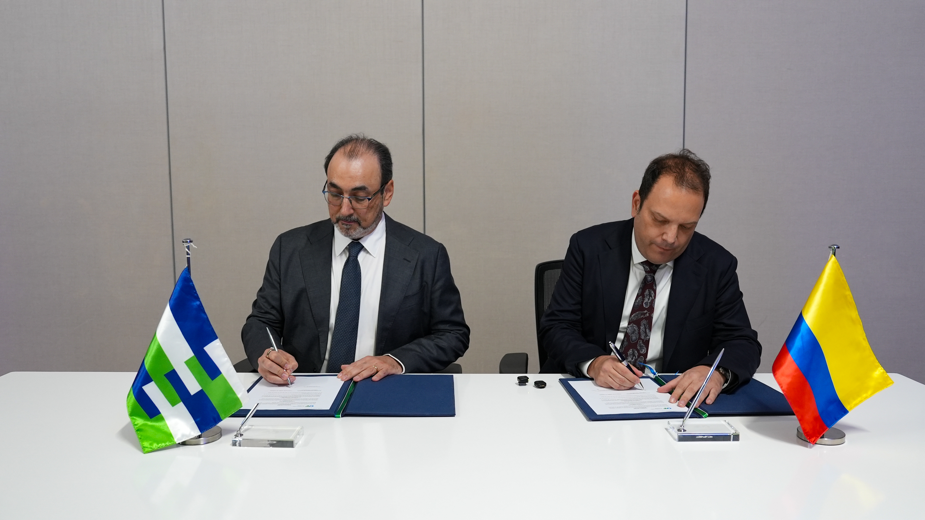 CAF y Asocapitales firman alianza para impulsar el desarrollo urbano sostenible en las ciudades capitales de Colombia