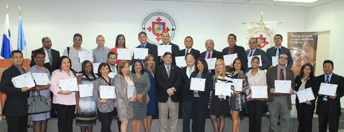 CAF y Universidad Santa María la Antigua forman especialistas en proyectos para el desarrollo