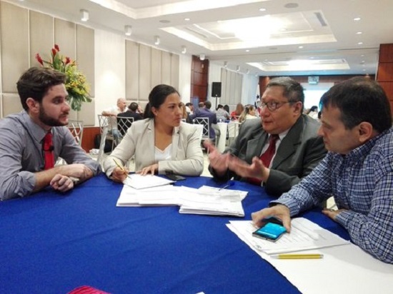 Funcionarios públicos de México y Panamá se capacitaron en cursos de evaluación de impacto